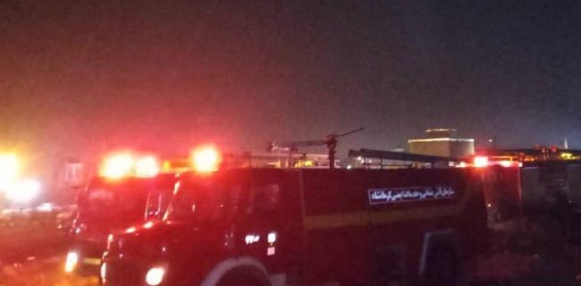 مهار حریق گسترده انبار ضایعات در شهرک جعفرآباد کرمانشاه