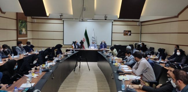 کرمانشاهیان برای تزریق دوز سوم واکسن کرونا اقدام نمایند